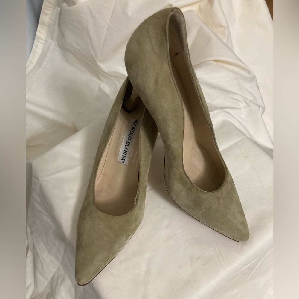 MANOLO BLAHNIK Mid Heel Suede Pumps 37 Olive  EUC